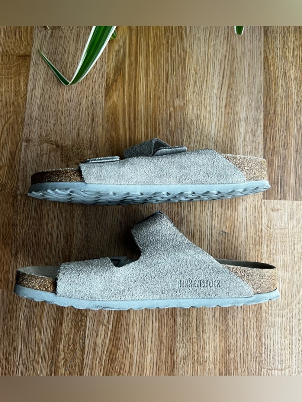 BIRKENSTOCK Arizona Soft Footbed Sandals in Taupe
• Size 38 - Picture 4 of 7